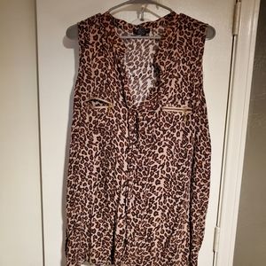 Leopard print v neck sleeveless blouse